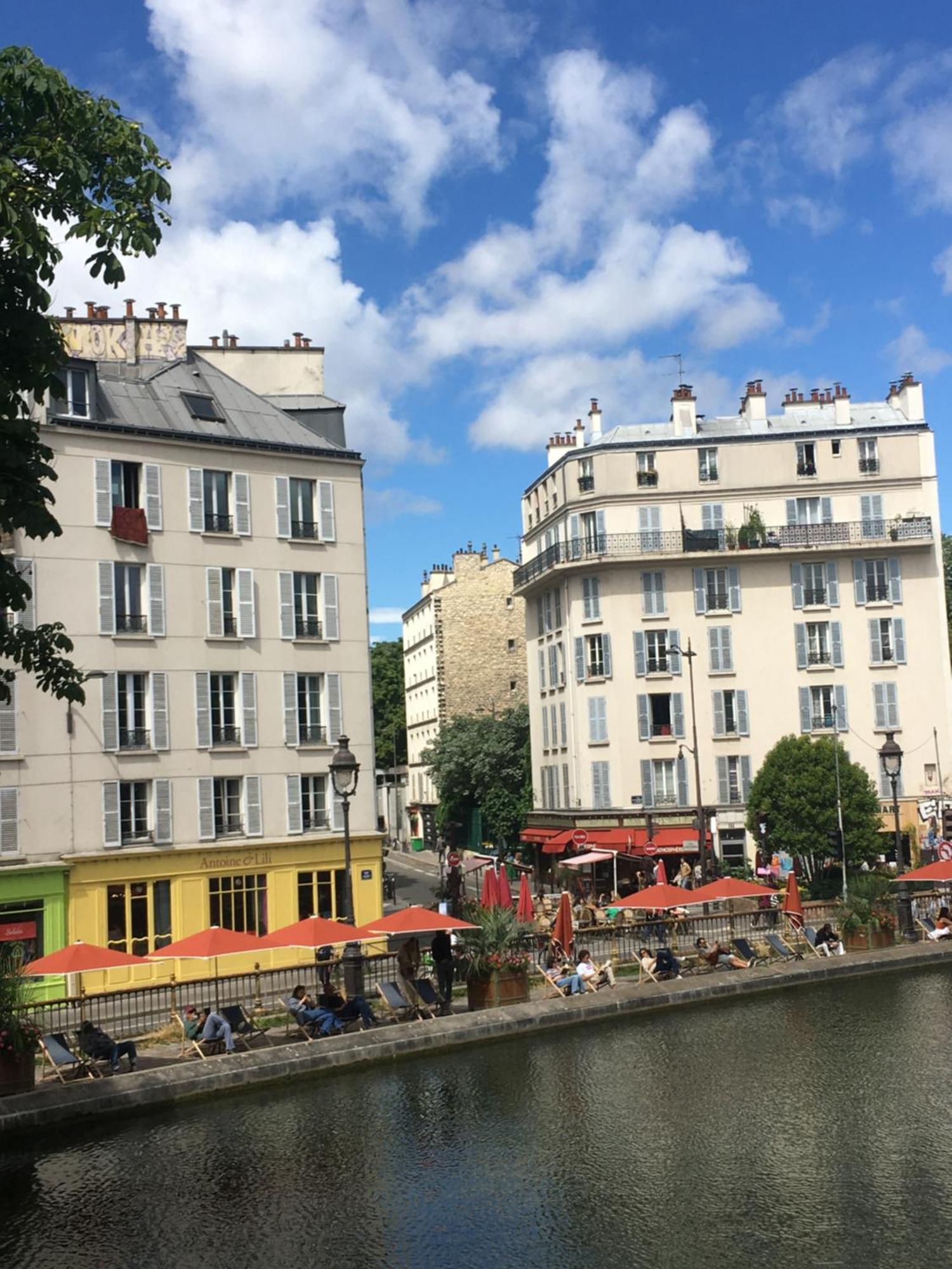 Paris, Au Bord Du Canal Saint Martin